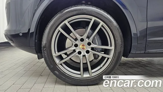 Porsche Cayenne 2023 thumb 4