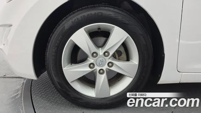 Hyundai Avante 2011 thumb 5
