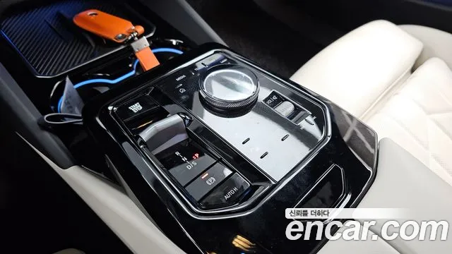 BMW 5-Series 2025 thumb 9
