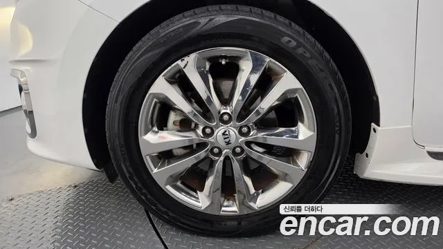 Kia Carnival 2016 thumb 5