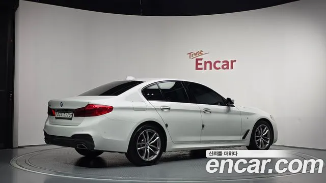 BMW 5-Series 2017 thumb 2