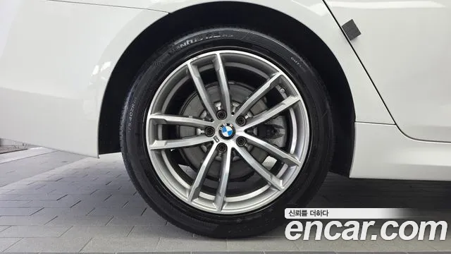 BMW 5-Series 2017 thumb 5