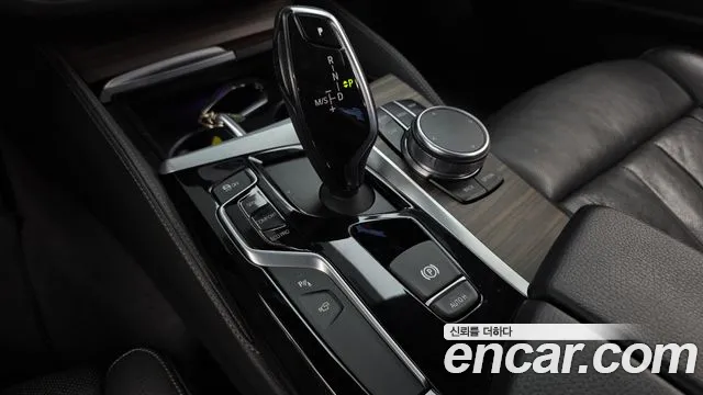 BMW 5-Series 2017 thumb 9