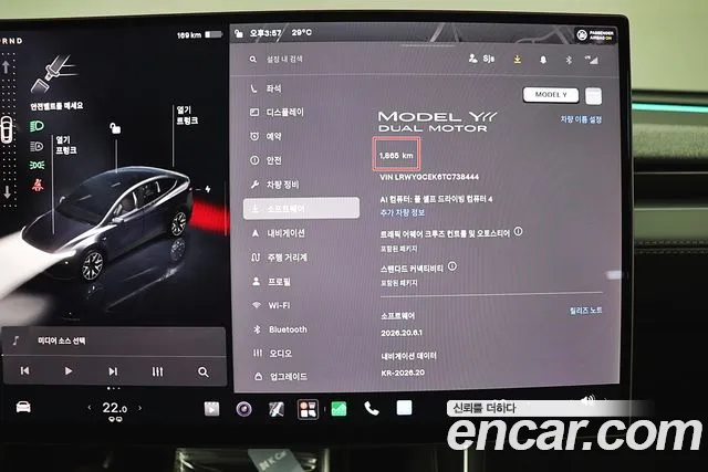 Tesla Model Y 2026 thumb 10
