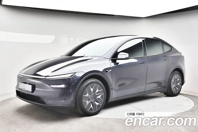 Tesla Model Y 2026 thumb 11
