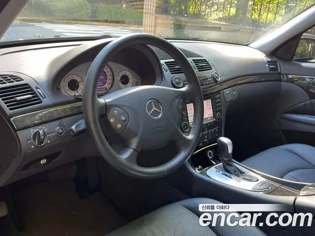 Mercedes-Benz E-Класс 2004 thumb 8