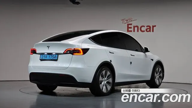 Tesla Model Y 2024 thumb 2