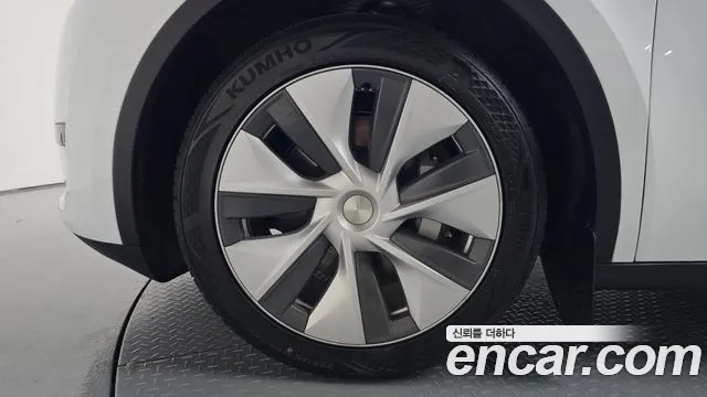 Tesla Model Y 2024 thumb 5