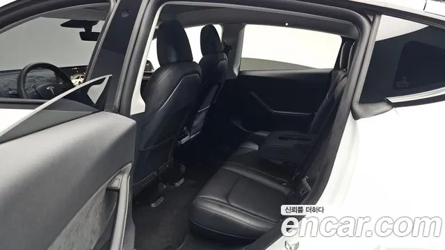 Tesla Model Y 2024 thumb 11