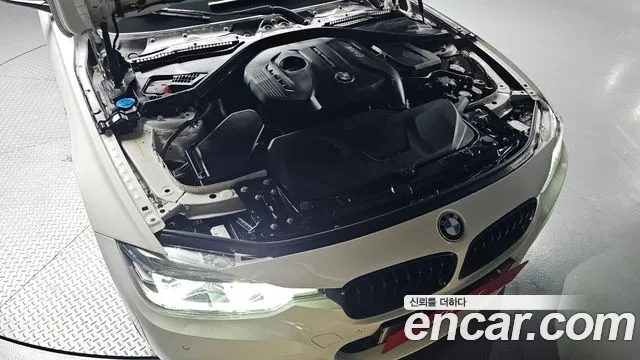 BMW 3-Series 2017 thumb 5