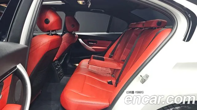 BMW 3-Series 2017 thumb 10