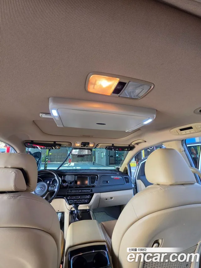 Kia Carnival 2015 thumb 6