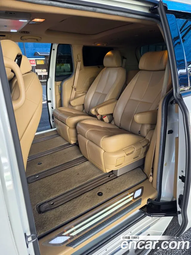 Kia Carnival 2015 thumb 8