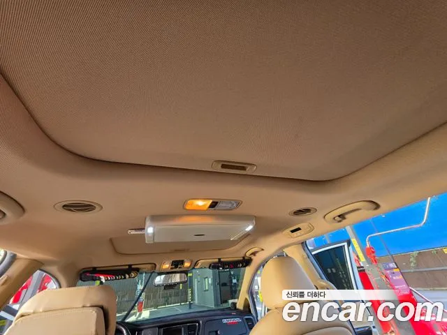 Kia Carnival 2015 thumb 9