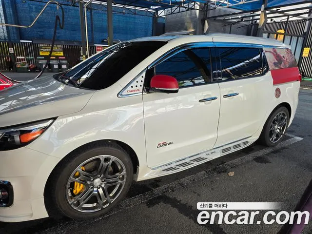 Kia Carnival 2015 thumb 10