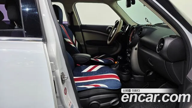 MINI Countryman 2013 thumb 11