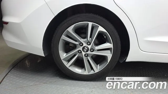 Hyundai Avante 2017 thumb 5