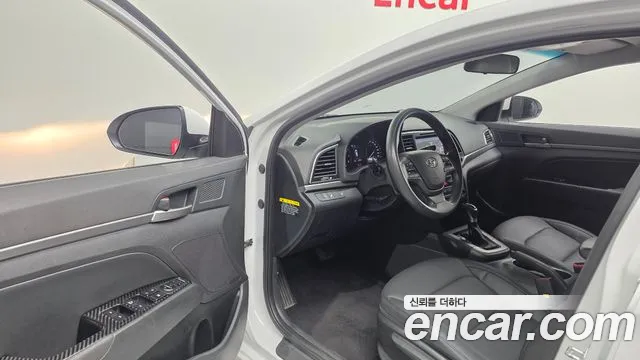 Hyundai Avante 2017 thumb 10
