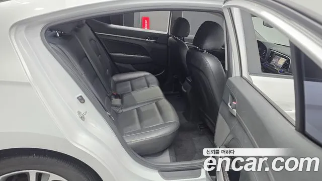 Hyundai Avante 2017 thumb 12