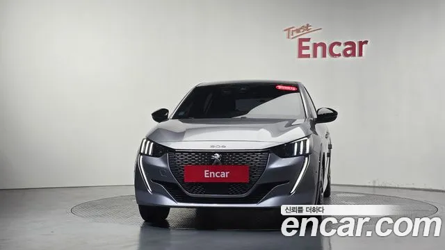 Peugeot 208 2022 thumb 2