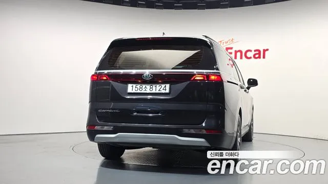 Kia Carnival 2021 thumb 4