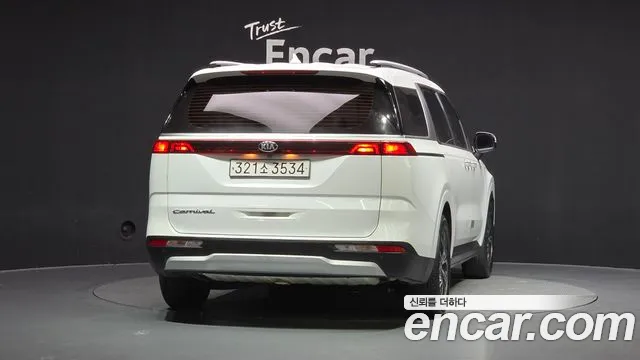 Kia Carnival 2021 thumb 4