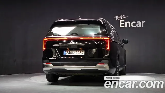 Kia Carnival 2024 thumb 4