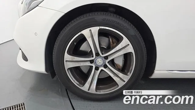 Mercedes-Benz E-Класс 2016 thumb 5
