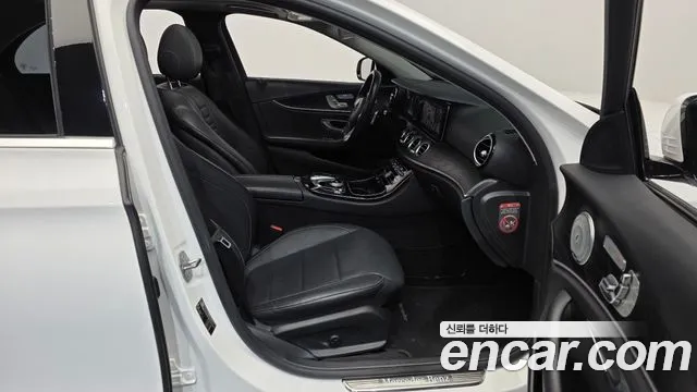 Mercedes-Benz E-Класс 2016 thumb 11