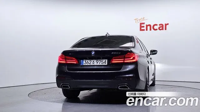 BMW 5-Series 2017 thumb 4