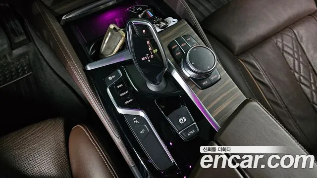 BMW 5-Series 2017 thumb 9