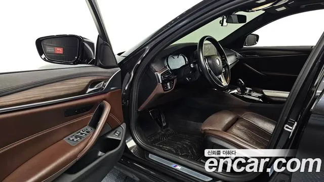 BMW 5-Series 2017 thumb 10