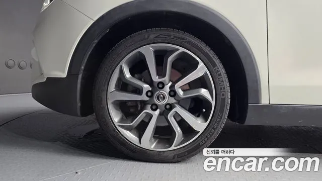 KG_Mobility_Ssangyong TIBOLI 2015 thumb 5