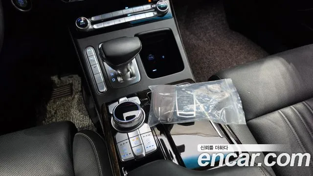 Genesis G90 2020 thumb 9