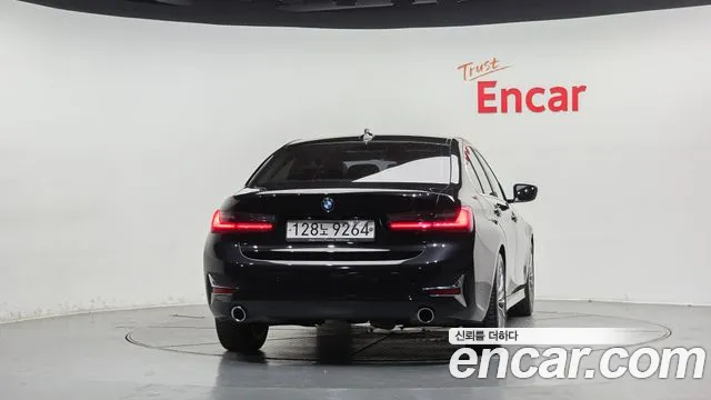 BMW 3-Series 2019 thumb 4