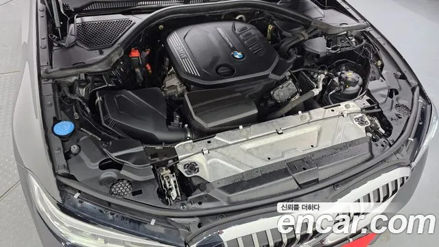 BMW 3-Series 2019 thumb 6