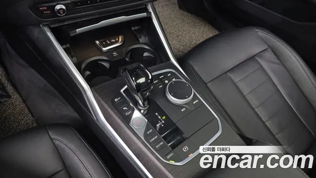 BMW 3-Series 2019 thumb 9