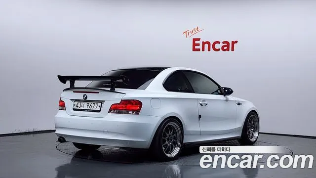 BMW 1-Series 2009 thumb 2