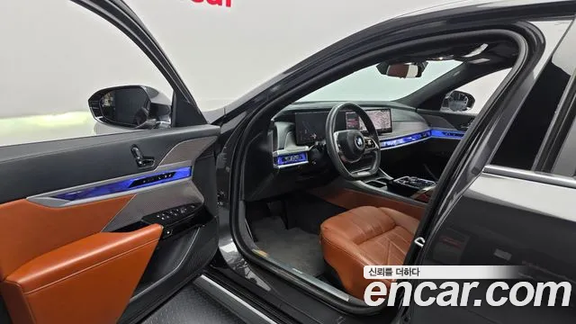 BMW 7-Series 2023 thumb 9