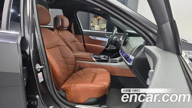 BMW 7-Series 2023 thumb 10