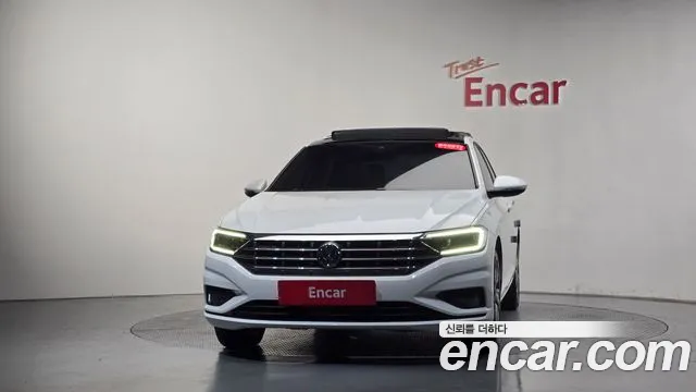 Volkswagen Jetta 2021 thumb 2