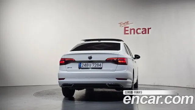 Volkswagen Jetta 2021 thumb 3