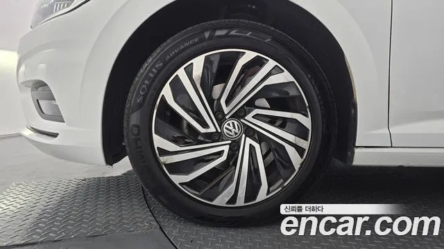 Volkswagen Jetta 2021 thumb 4