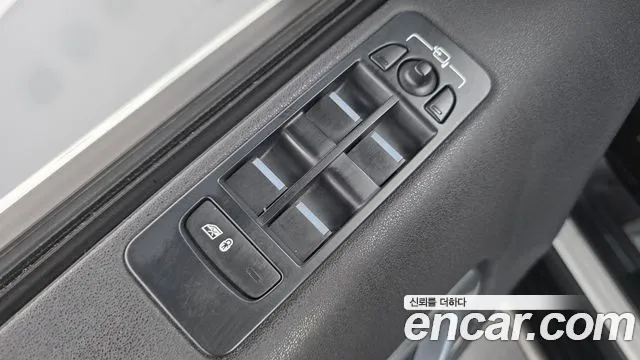 Land Rover Discovery Sport 2017 thumb 12