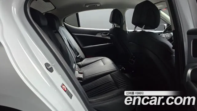 Genesis G70 2019 thumb 11