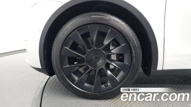 Tesla Model Y 2021 thumb 4