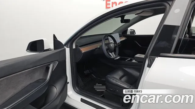 Tesla Model Y 2021 thumb 9