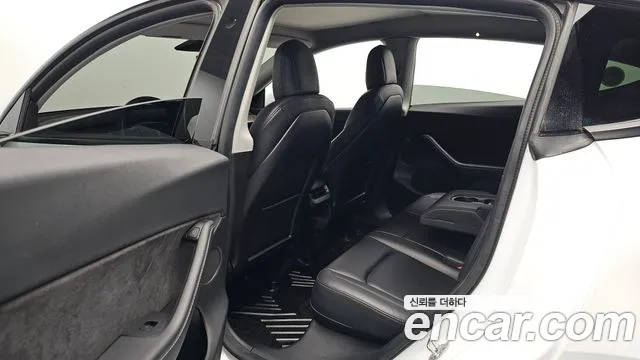 Tesla Model Y 2021 thumb 10