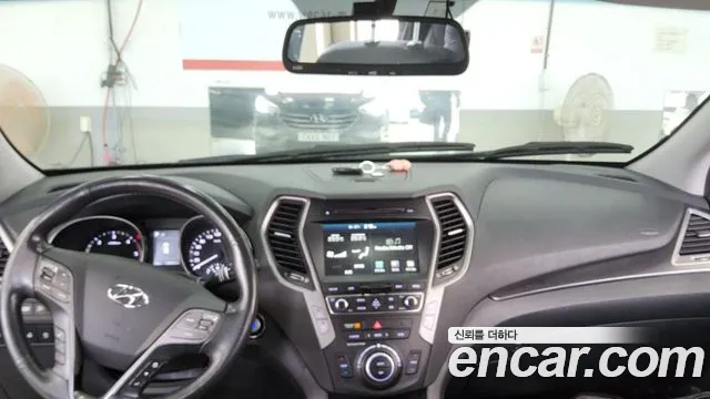 Hyundai Santa Fe 2017 thumb 4