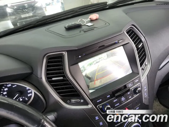 Hyundai Santa Fe 2017 thumb 5